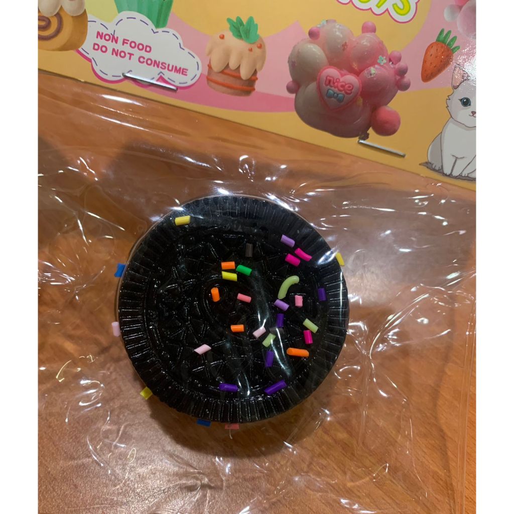 Squishy Oreo dengan Taburan Warna-warni