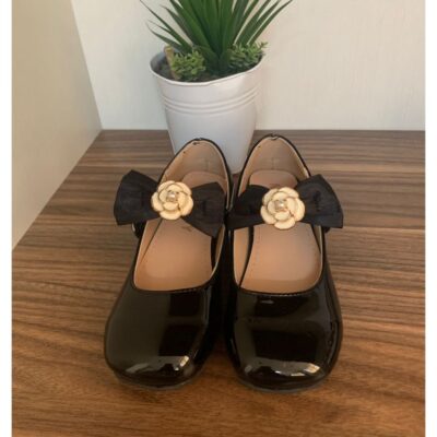 Sepatu Pesta Anak Perempuan Glossy Aksen Pita dan Bunga thumbnail 2